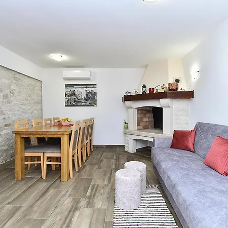 別荘 Family Friendly House With A Swimming Pool Butkovici, Istria - Sredisnja Istra - 20751 Svetvinčenat