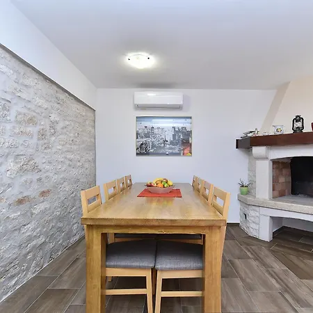 別荘 Family Friendly House With A Swimming Pool Butkovici, Istria - Sredisnja Istra - 20751 Svetvinčenat
